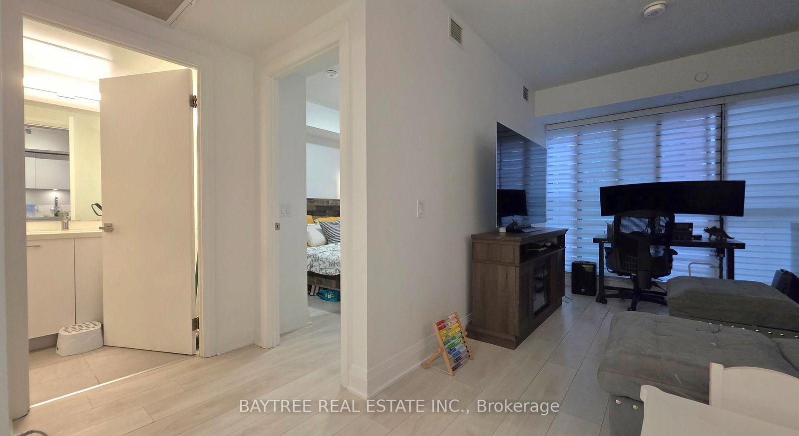 Condo for lease at 402-33 Frederick Todd Way, Toronto, Ontario, M4G 0C9 - Thorncliffe Park - MLS: C13658564