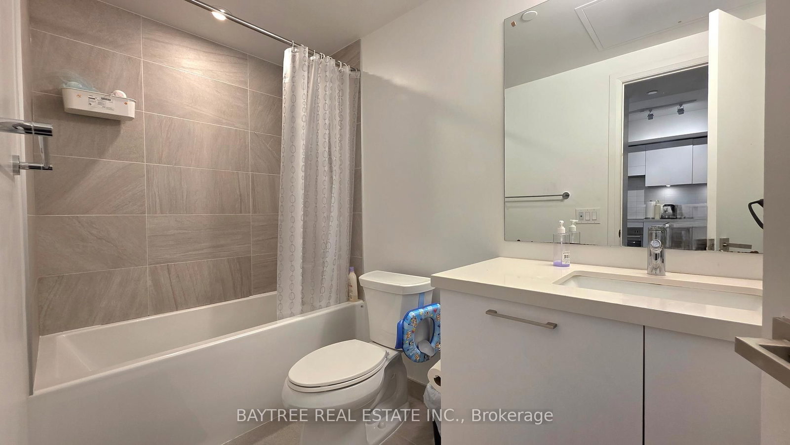 Condo for lease at 402-33 Frederick Todd Way, Toronto, Ontario, M4G 0C9 - Thorncliffe Park - MLS: C13658564