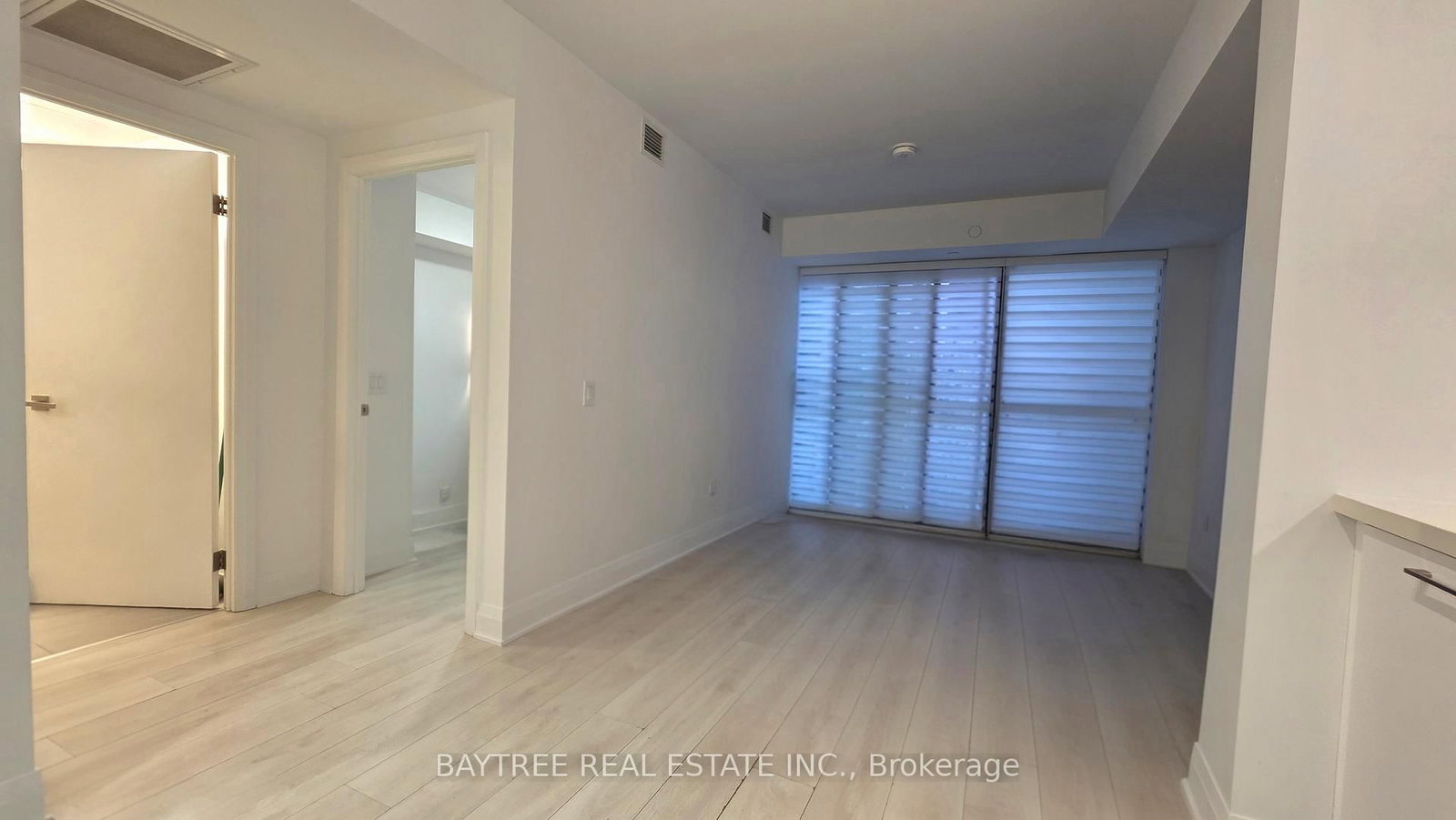 Condo for lease at 402-33 Frederick Todd Way, Toronto, Ontario, M4G 0C9 - Thorncliffe Park - MLS: C13658564