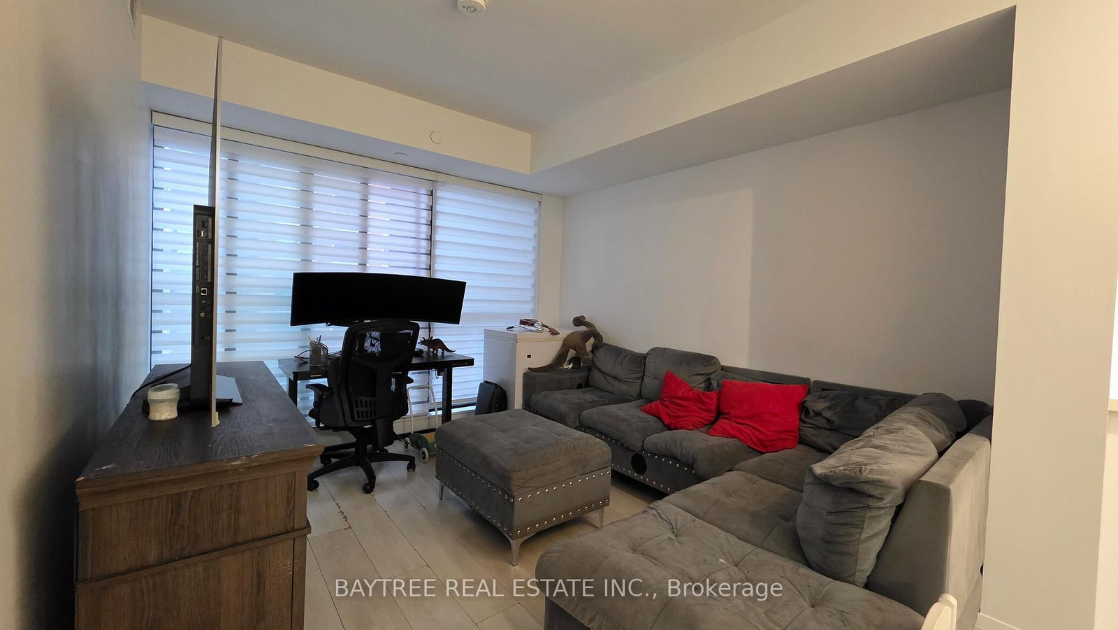 Condo for lease at 402-33 Frederick Todd Way, Toronto, Ontario, M4G 0C9 - Thorncliffe Park - MLS: C13658564