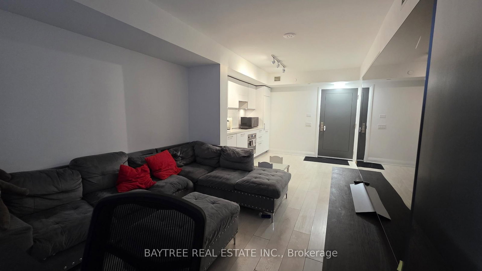 Condo for lease at 402-33 Frederick Todd Way, Toronto, Ontario, M4G 0C9 - Thorncliffe Park - MLS: C13658564