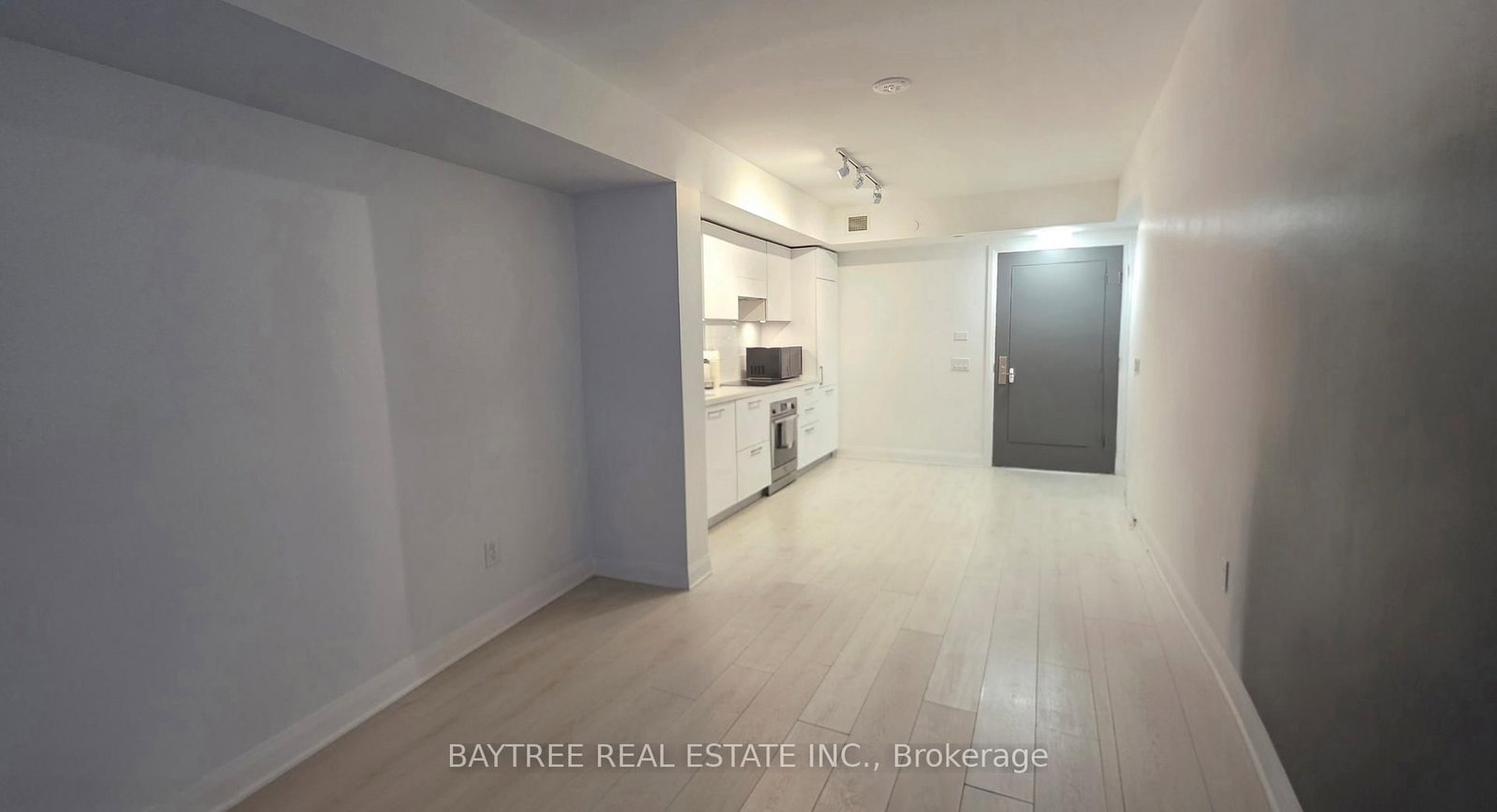 Condo for lease at 402-33 Frederick Todd Way, Toronto, Ontario, M4G 0C9 - Thorncliffe Park - MLS: C13658564