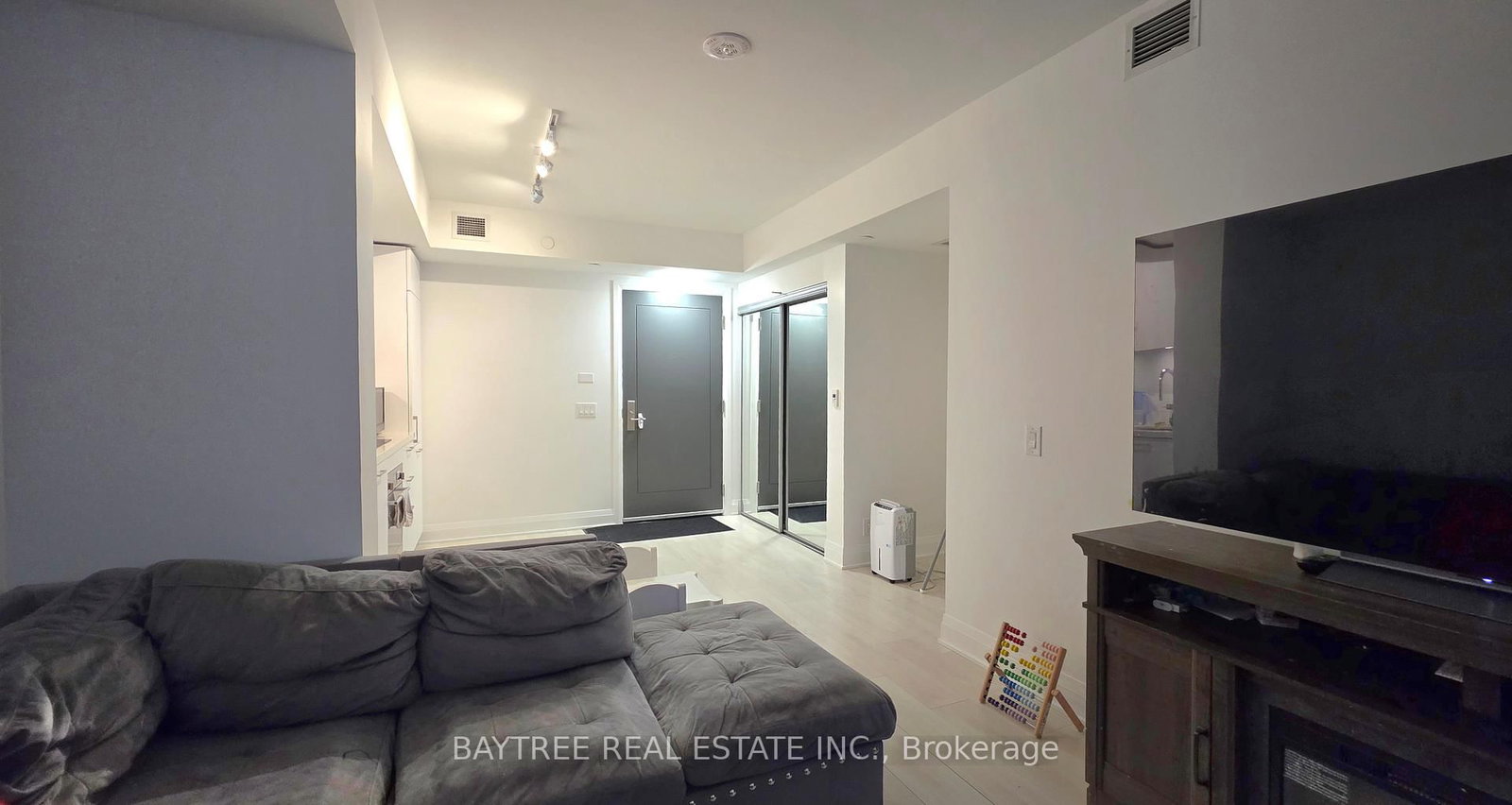 Condo for lease at 402-33 Frederick Todd Way, Toronto, Ontario, M4G 0C9 - Thorncliffe Park - MLS: C13658564