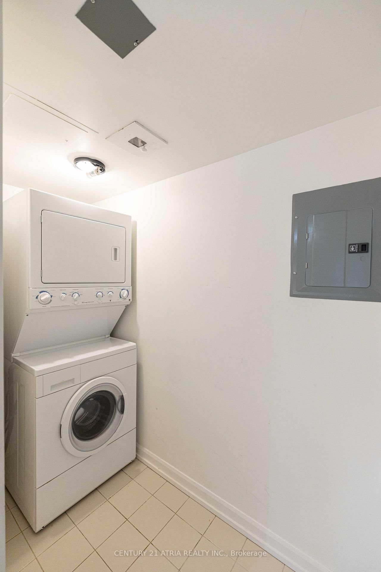 111 Elizabeth Street • #606 • Toronto, ON photo 13