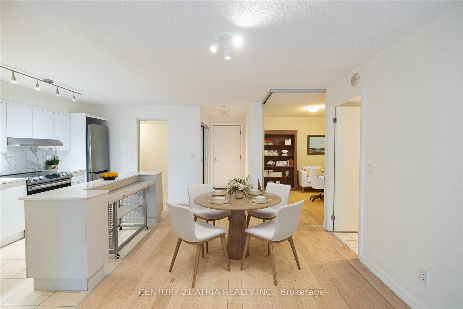 111 Elizabeth Street • #606 • Toronto, ON photo 4