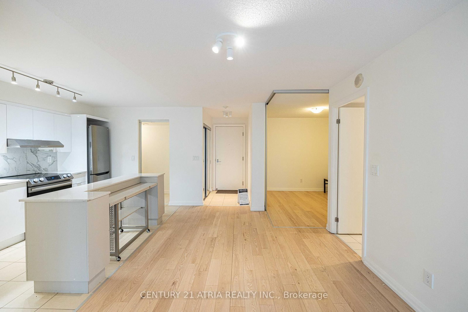 111 Elizabeth Street • #606 • Toronto, ON photo 5