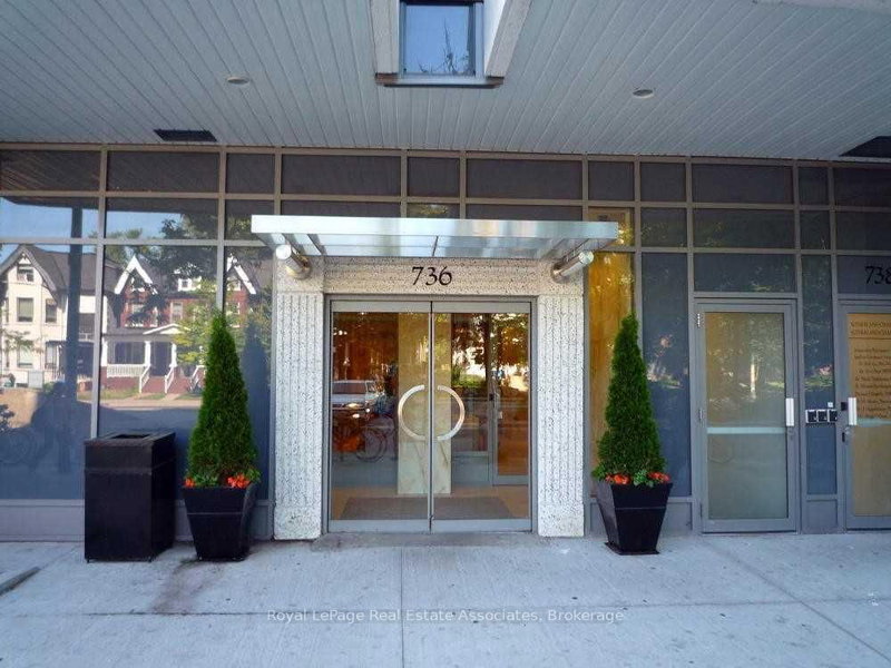 911 - 736 Spadina Avenue