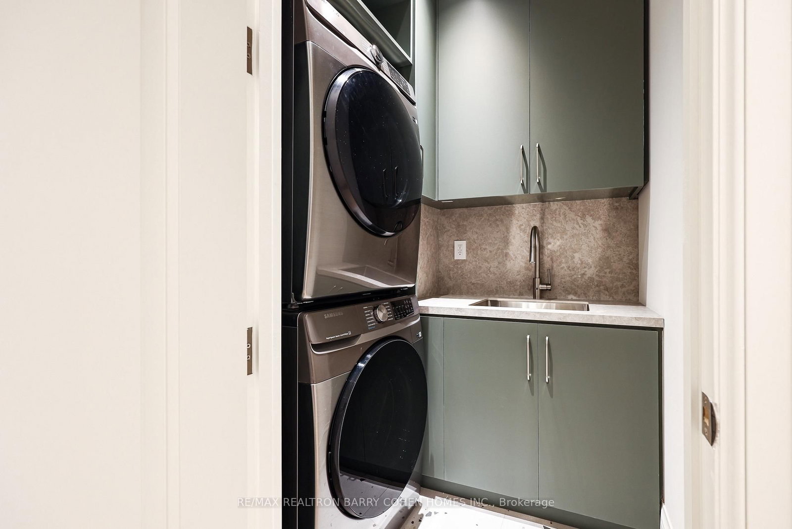 39 Chudleigh Avenue • Toronto, ON photo 36