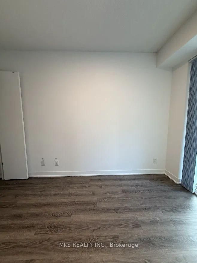 818 - 180 Front Street E