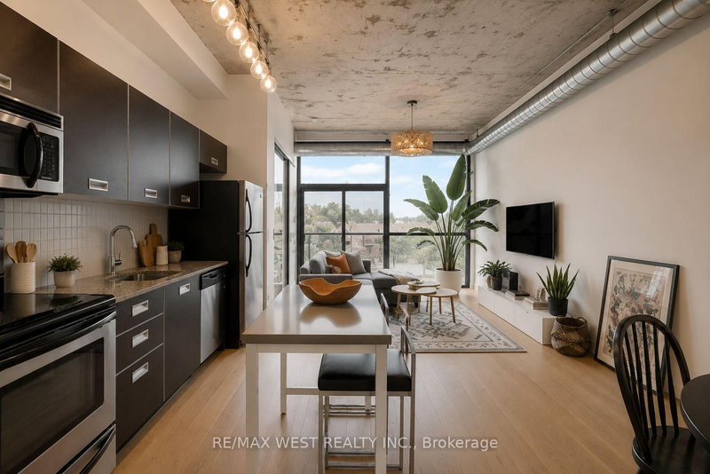 401 - 60 Bathurst Street
