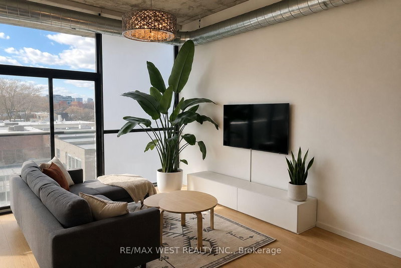 401 - 60 Bathurst Street