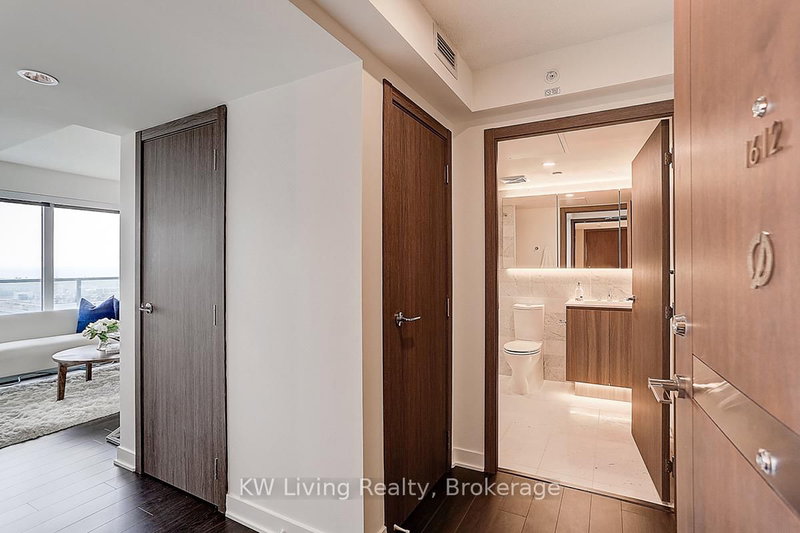 1612 - 19 Bathurst Street