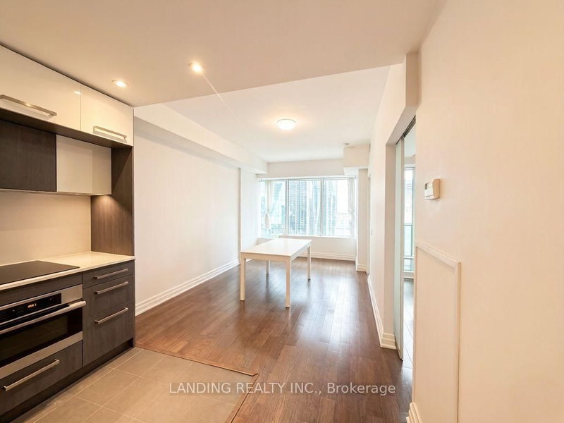 3304 - 8 The Esplanade Avenue