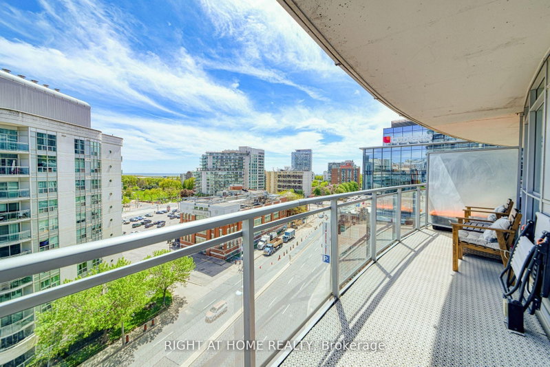 1016 - 38 Dan Leckie Way S