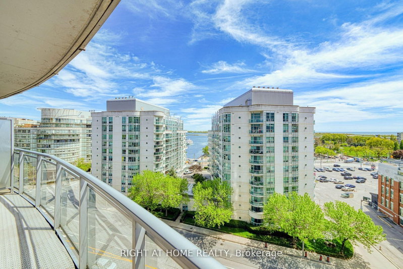 1016 - 38 Dan Leckie Way S