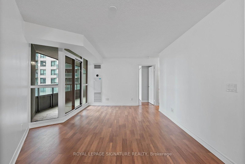801 - 19 Grand Trunk Crescent