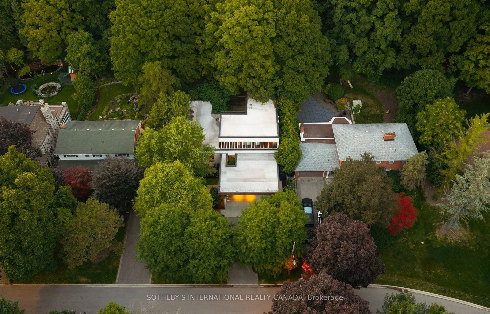 12 York Valley Crescent • Toronto, ON photo 6