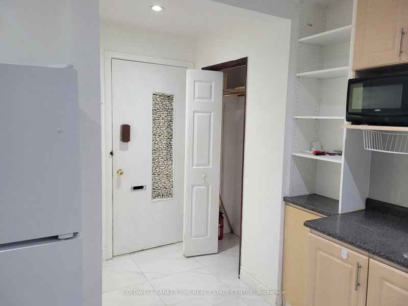 Unit B - 2646 Victoria Park Avenue