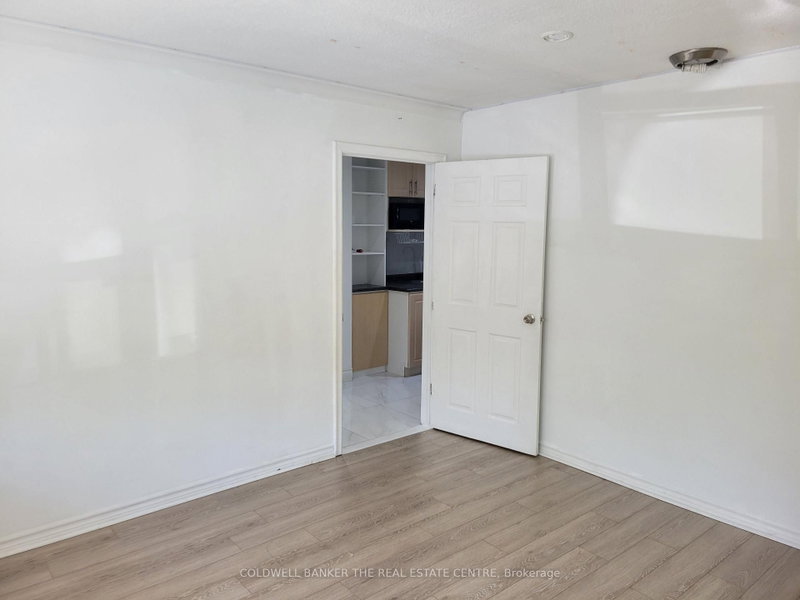 Unit B - 2646 Victoria Park Avenue
