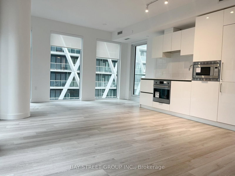 1904 - 238 Simcoe Street