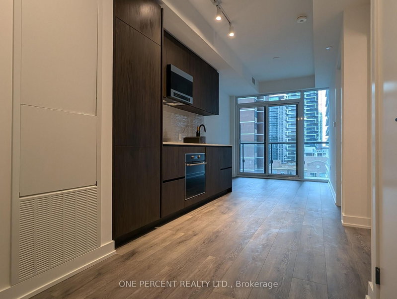 1104 - 127 Broadway Avenue