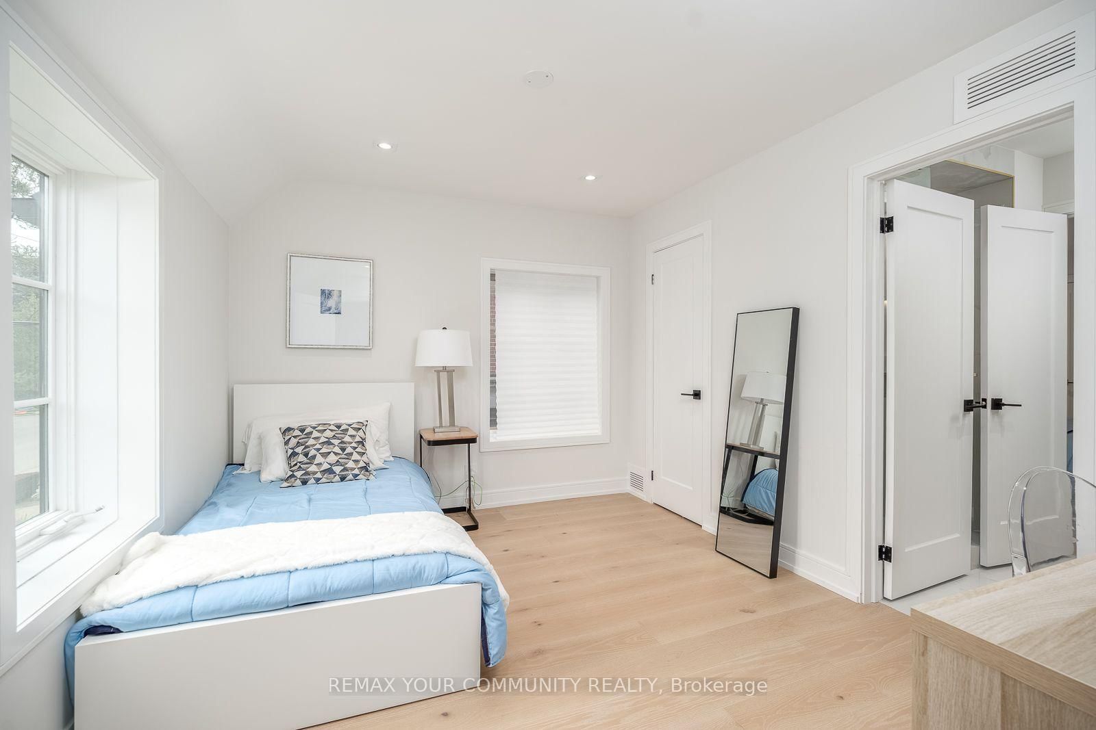 354 Bessborough Drive • Toronto, ON photo 36