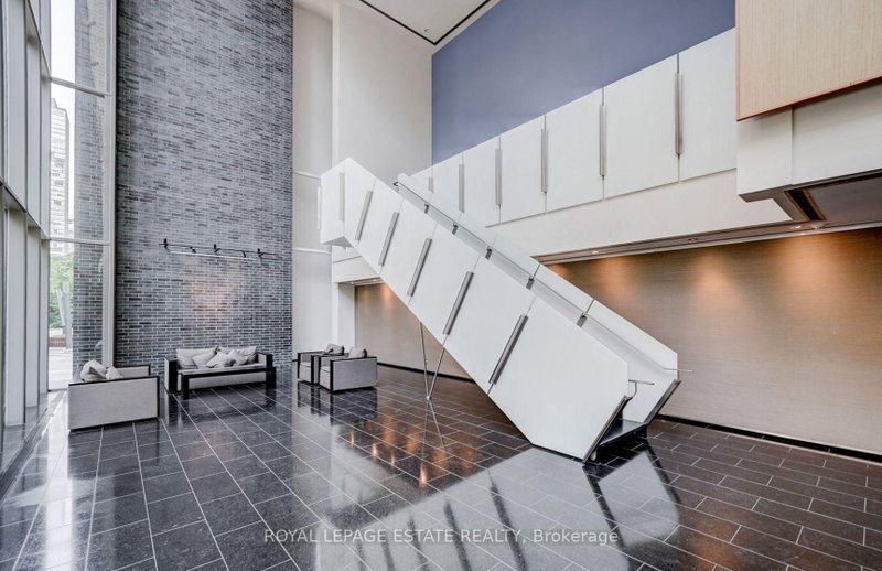 910 - 33 Charles Street E