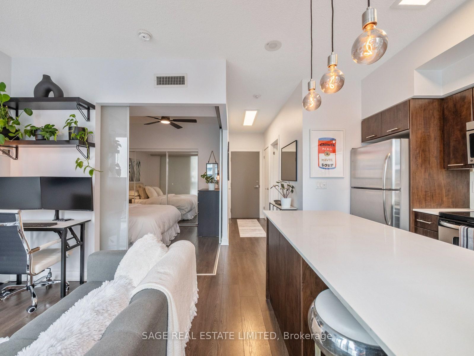 Listing Image 12