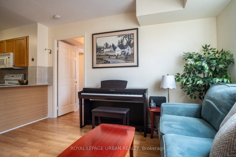 201 - 5940 Yonge Street