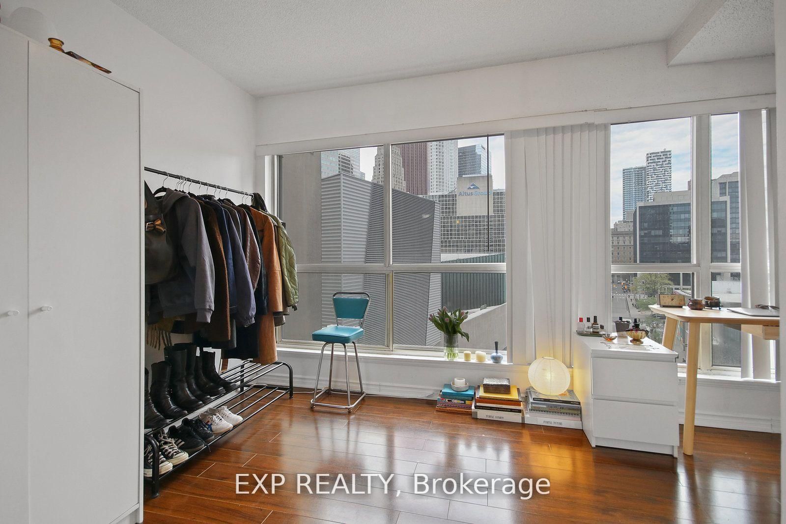 25 The Esplanade • #808 • Toronto, ON photo 12