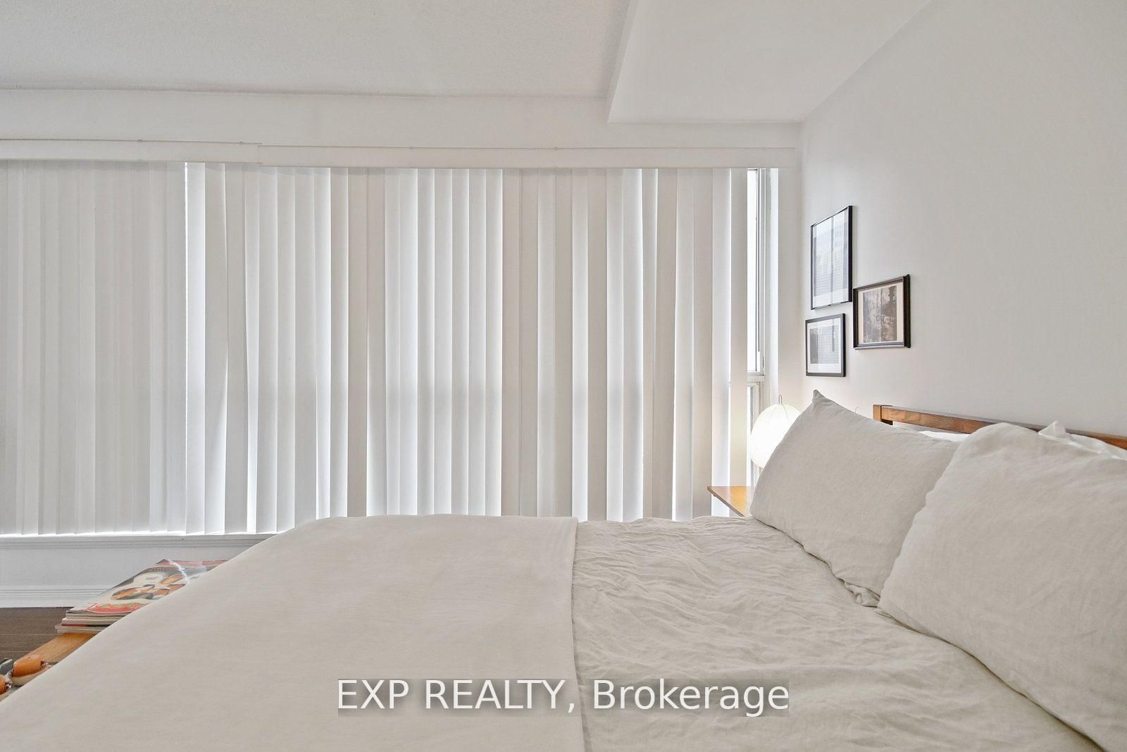 25 The Esplanade • #808 • Toronto, ON photo 18