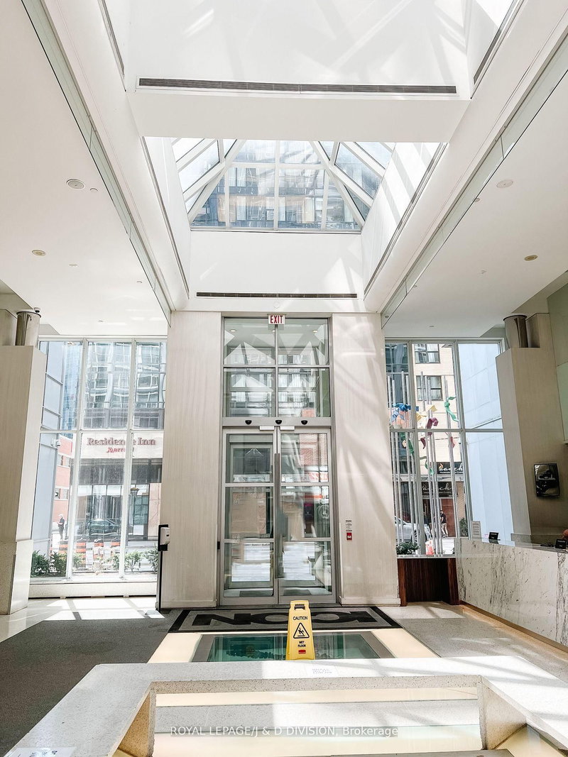 726 - 250 Wellington Street W