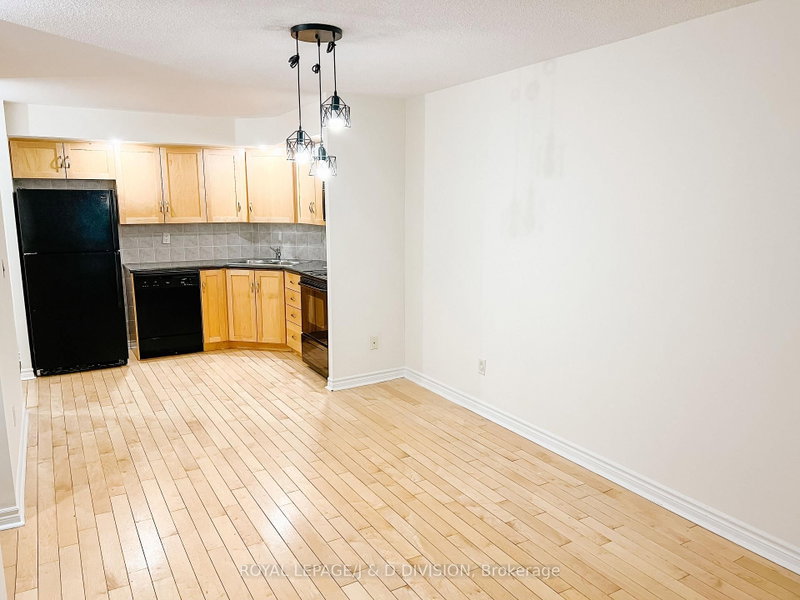 726 - 250 Wellington Street W