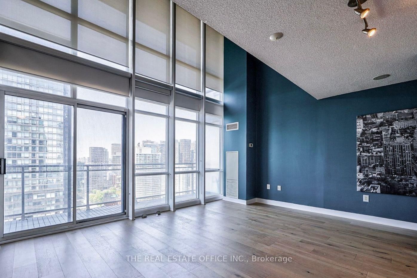15 Fort York Boulevard • #3905 • Toronto, ON photo 3