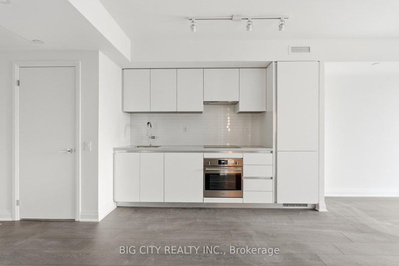 809 - 25 Frederick Todd Way