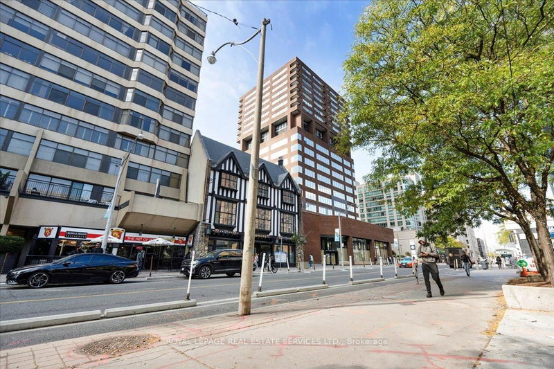 1214 - 914 Yonge Street