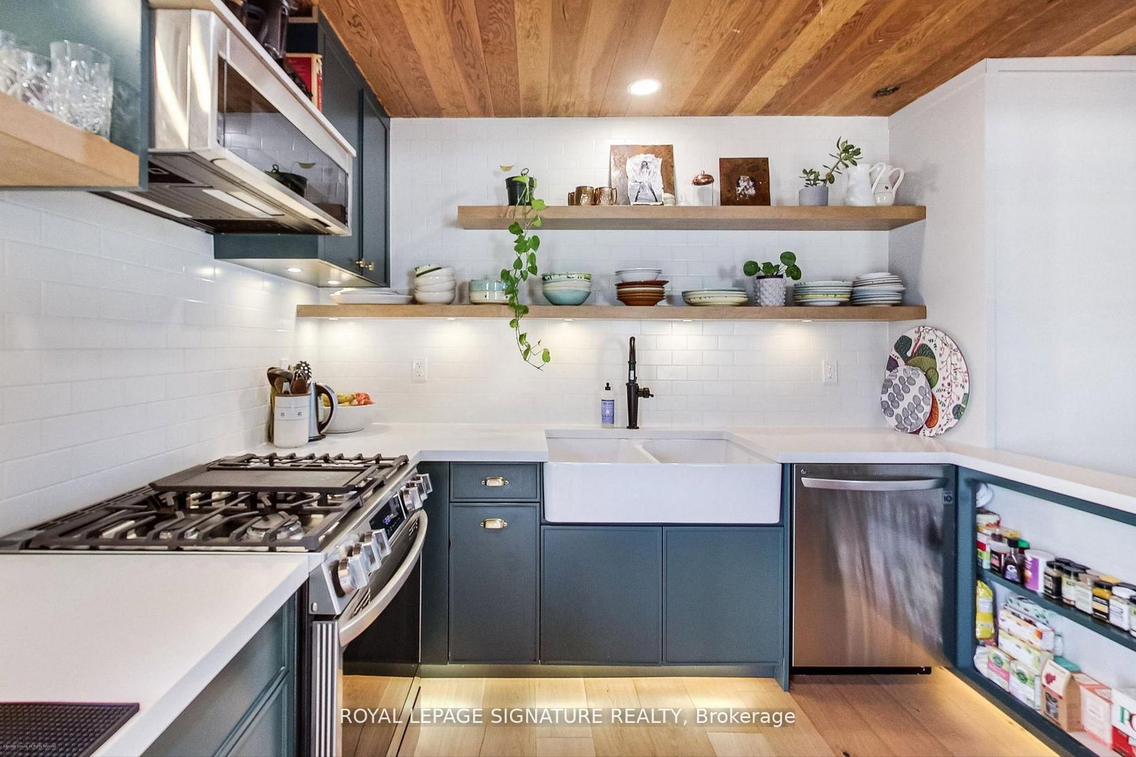 6 Littlehayes Lane • Toronto, ON photo 5