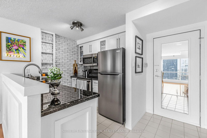 2809 - 10 Yonge Street