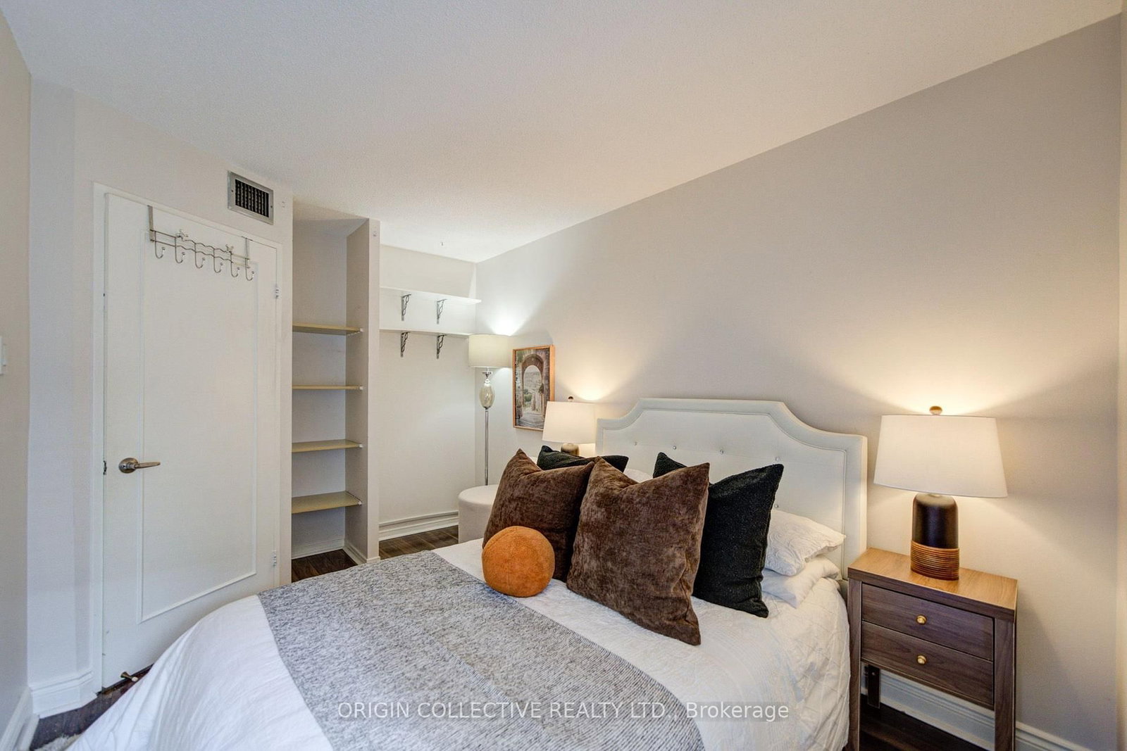 19 Dundonald Street • #305 • Toronto, ON photo 21