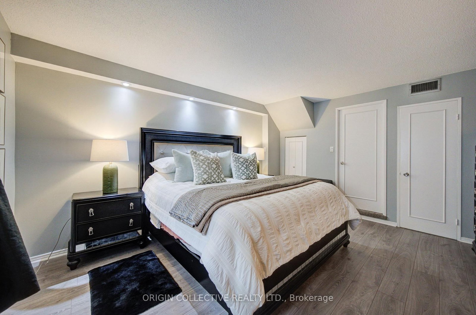 19 Dundonald Street • #305 • Toronto, ON photo 26