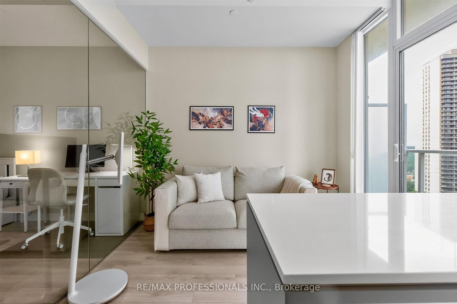 33 Helendale Avenue • #1102 • Toronto, ON photo 16