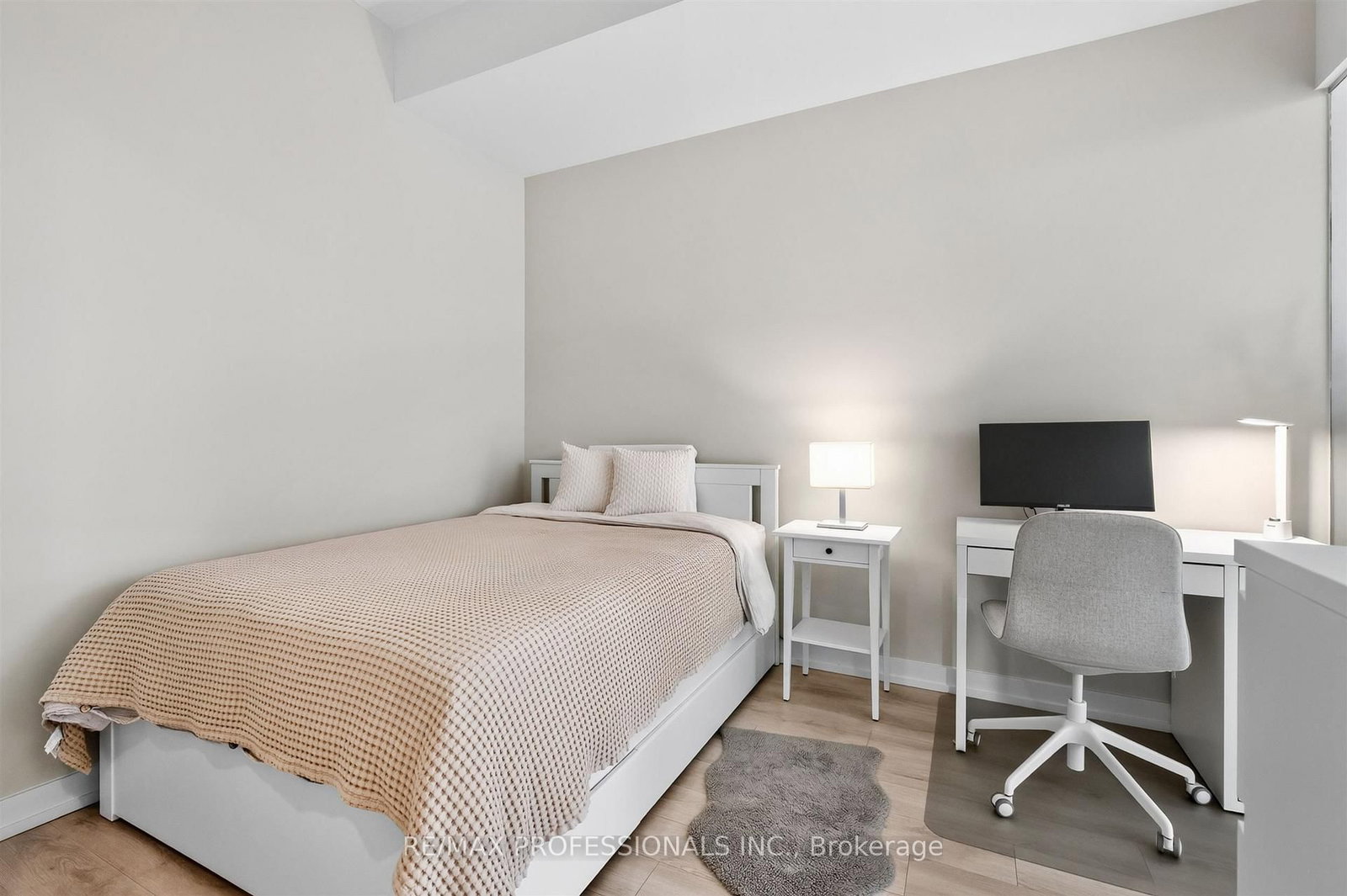 33 Helendale Avenue • #1102 • Toronto, ON photo 23