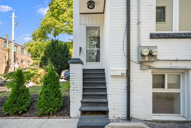 Main - 371 Howland Avenue