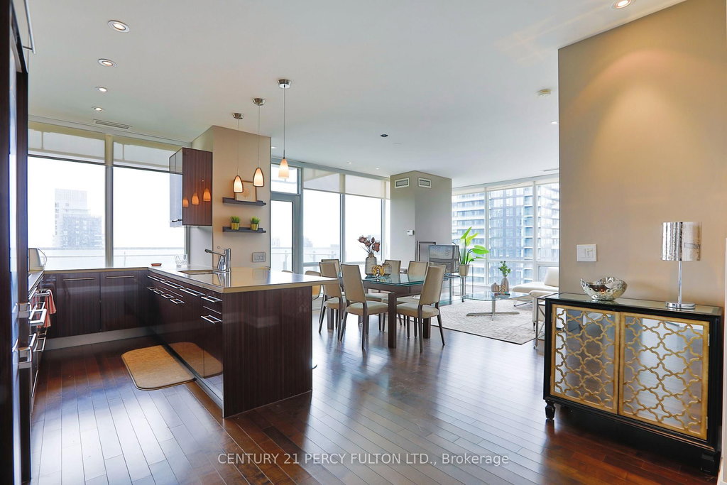 4002 - 80 John Street 2