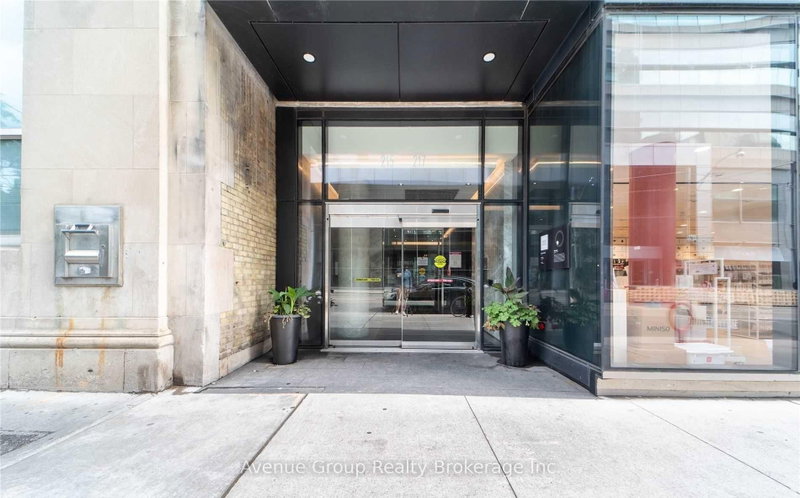1407 - 215 Queen Street W