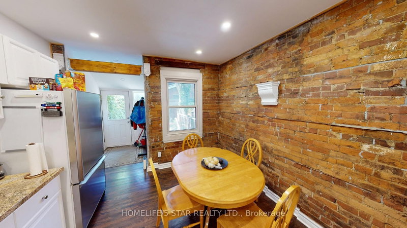160 Beaconsfield Ave photo 4