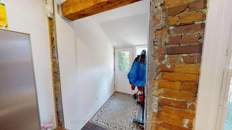 160 Beaconsfield Ave photo 5
