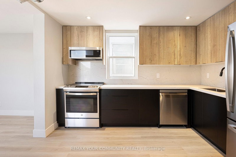 1146 College St photo 5