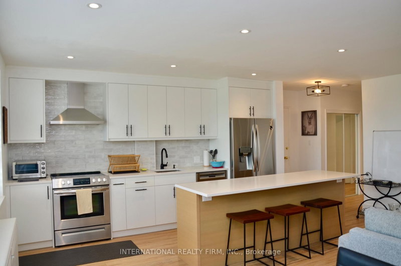 404 - 219 Wilson Avenue