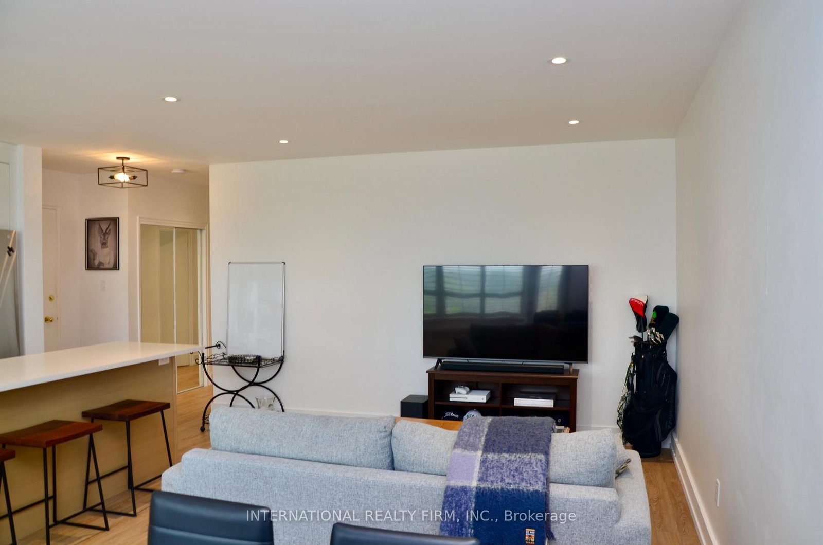 404 - 219 Wilson Avenue, Toronto 5